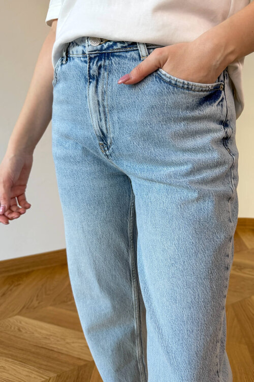 JEAN-1015 Buz Mavi Kesik Paça Yüksek Bel Mom Jean (1)
