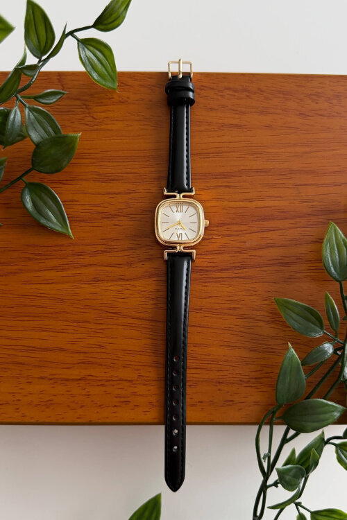 Lisa Siyah Kare Kadran Deri Dokulu Kordon Kadın Kol Saati