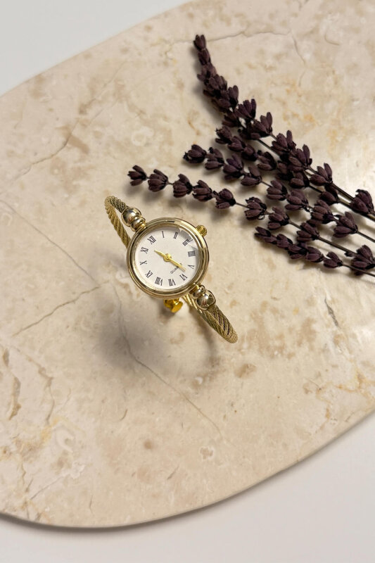 Lovely Yuvarlak Beyaz Kadran Gold Hasır Kordon Kadın Kol Saati - 1