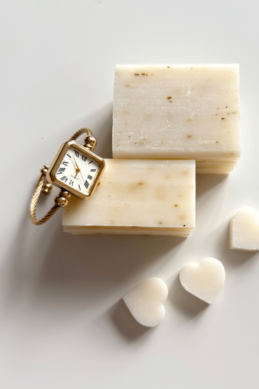 Lucy Beyaz Kadran Gold Burgu Kelepçe Kadın Kol Saati - 1