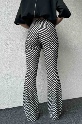 PNT-07386 Siyah Beyaz Zikzak Desenli İspanyol Paça Kumaş Likralı Pantolon - 6