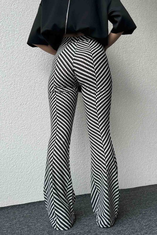 PNT-07386 Siyah Beyaz Zikzak Desenli İspanyol Paça Kumaş Likralı Pantolon - 6