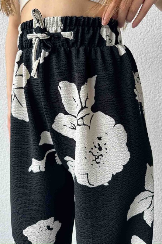 PNT-07388 Siyah Beyaz Büyük Çiçekli Salaş Lastikli Pantolon - 2