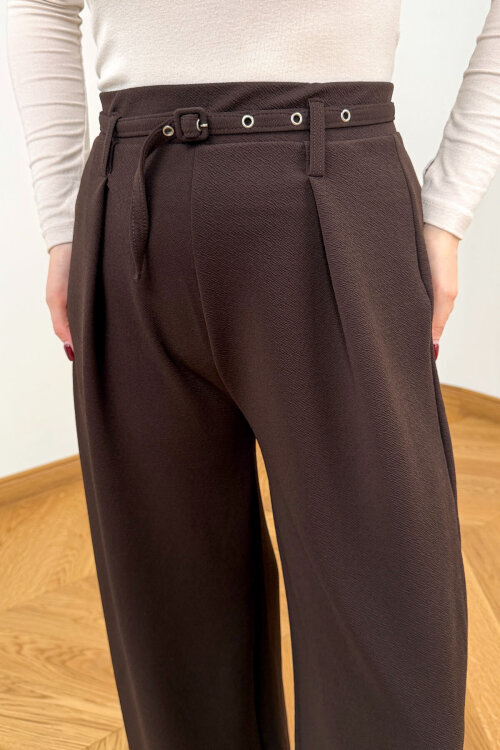 PNT-7409 Kahverengi Metal Tokalı Kuşaklı Krep Pantolon  - 3