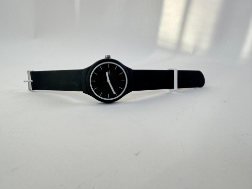 S004 Siyah Kordonlu Yuvarlak Çerçeveli Kol Saati - 1