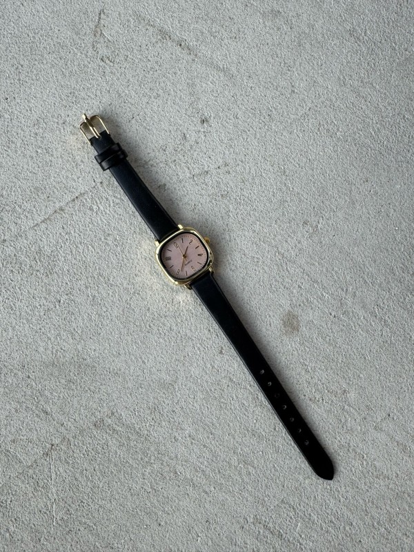 S001 Siyah Suni Deri Kordonlu Kare Gold Çerçeveli Kol Saati - 1