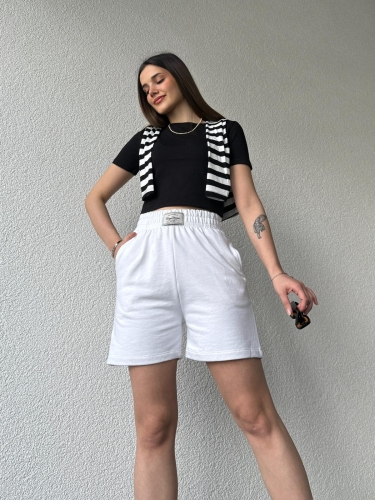 ŞRT-16022 Beyaz Etiket Detaylı Uzun Lastikli Şort (1)