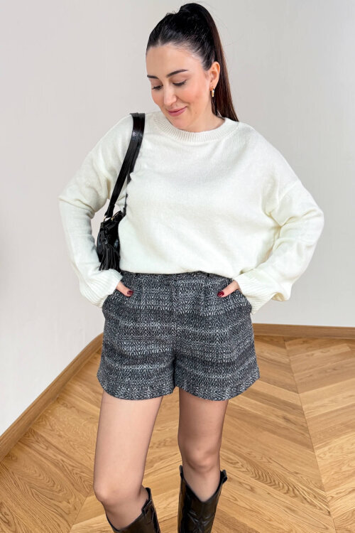 ŞRT-16029 Siyah Gold Düğmeli Balıksırtı Desenli Kışlık Şort 