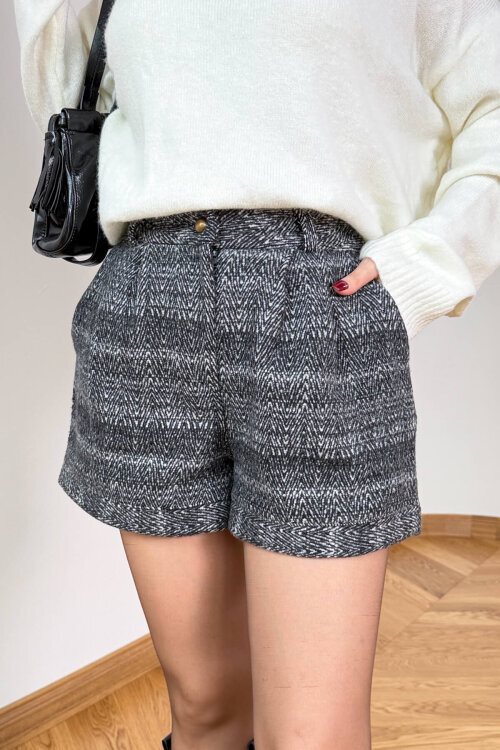 ŞRT-16029 Siyah Gold Düğmeli Balıksırtı Desenli Kışlık Şort - 2