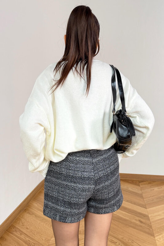 ŞRT-16029 Siyah Gold Düğmeli Balıksırtı Desenli Kışlık Şort - 4