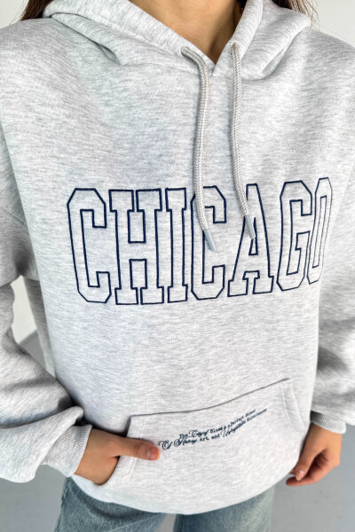 SWT-1682 Gri Chicago Baskılı Kapüşonlu Kanguru Cep Hoodie  - 2