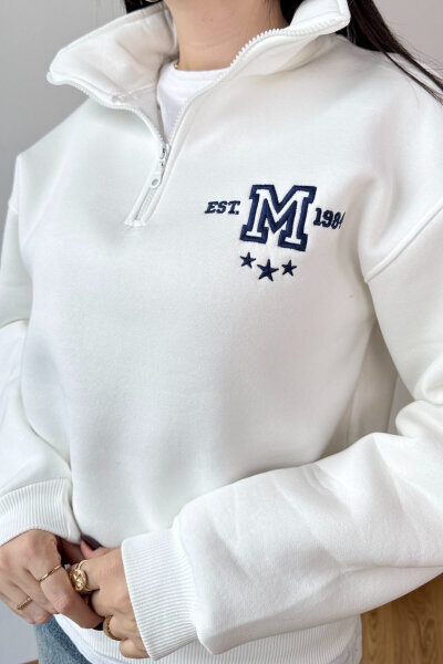 SWT-1877 Beyaz M Nakışlı Dik Yaka Fermuarlı Üç İplik Şardonlu Sweatshirt - 3