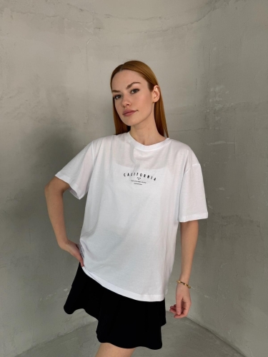 T-903 Beyaz California Yazı Kabartma Baskılı Salaş Pamuklu Tişört - Cappmoda