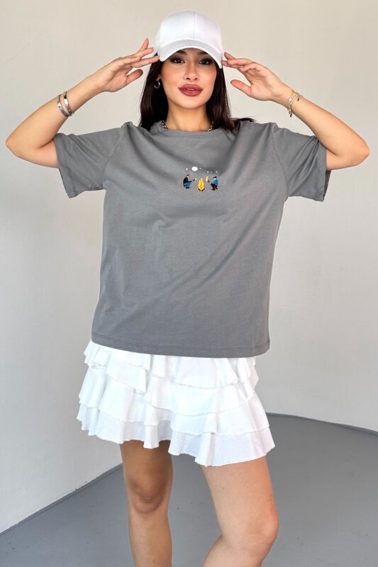 T-910 Füme Ateş Nakışlı Kısa Kollu Salaş Pamuklu Tişört - 2