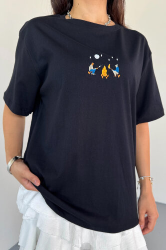 T-910 Siyah Ateş Nakışlı Kısa Kollu Salaş Pamuklu Tişört (1)