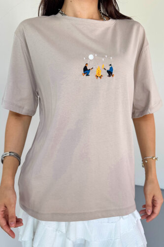 T-910 Taş Rengi Ateş Nakışlı Kısa Kollu Salaş Pamuklu Tişört - 6