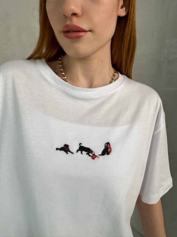 T-912 Beyaz Köpek Nakış İşlemeli Bisiklet Yaka Tişört - 1