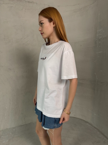 T-912 Beyaz Köpek Nakış İşlemeli Bisiklet Yaka Tişört - 2