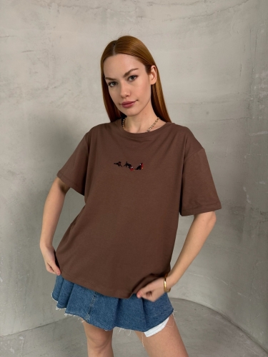 T-912 Kahverengi Köpek Nakış İşlemeli Bisiklet Yaka Tişört - 1