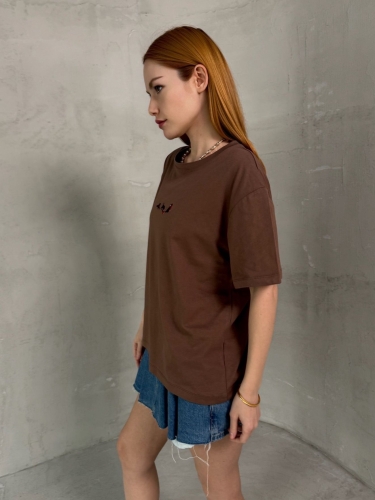 T-912 Kahverengi Köpek Nakış İşlemeli Bisiklet Yaka Tişört - 3