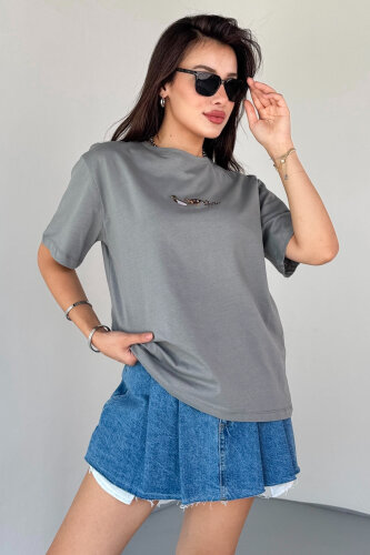 T-913 Füme Ördek Nakışlı Kısa Kollu Pamuklu Tişört - 2