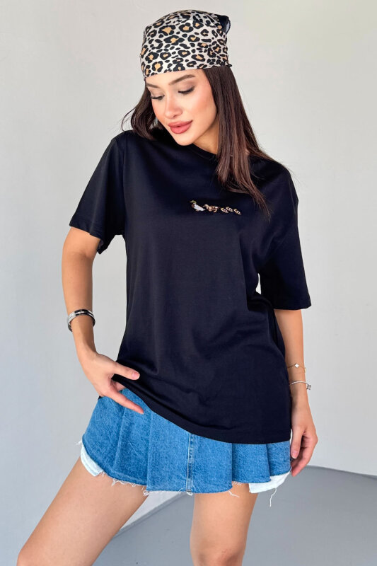 T-913 Siyah Ördek Nakışlı Kısa Kollu Pamuklu Tişört - 1