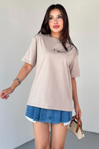 T-913 Taş Rengi Ördek Nakışlı Kısa Kollu Pamuklu Tişört - 1