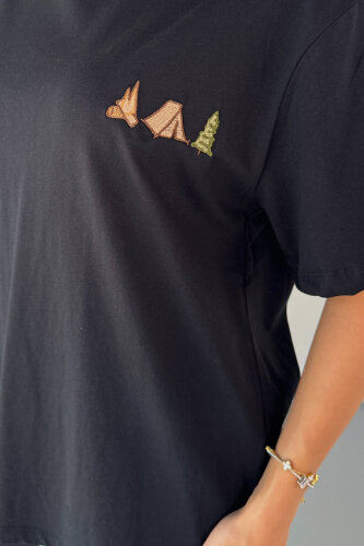 T-914 Siyah Kamp Nakış İşlemeli Bisiklet Yaka Tişört - 3