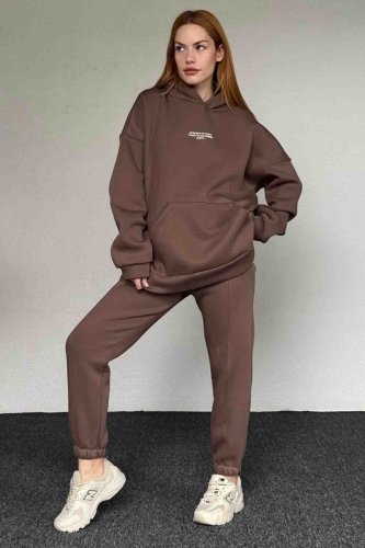 TKM-0033 Kahverengi Kordinatlar Kabartma Baskılı Kapüşonlu Sweatshirt Jogger Eşofman Üç İplik Şardonlu İkili Takım - Cappmoda