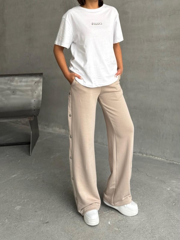 TKM-0049 Bej Rengi Orıgnal Yazı Enjeksiyon Baskılı Bisiklet Yaka Tişört Bel Lastikli Etkiket Detay Çıtçıtlı Eşofman İkili Takım - 2