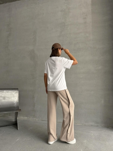 TKM-0049 Bej Rengi Orıgnal Yazı Enjeksiyon Baskılı Bisiklet Yaka Tişört Bel Lastikli Etkiket Detay Çıtçıtlı Eşofman İkili Takım - 5