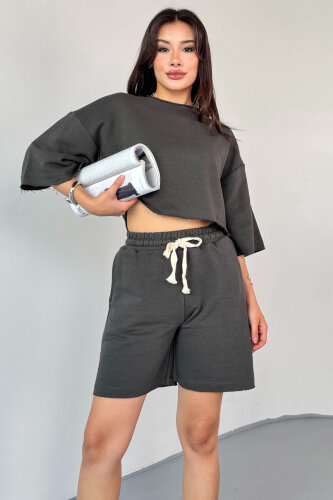 TKM-03598 Füme Rengi Pis Dikişli Kordonlu Crop Şort Takım 