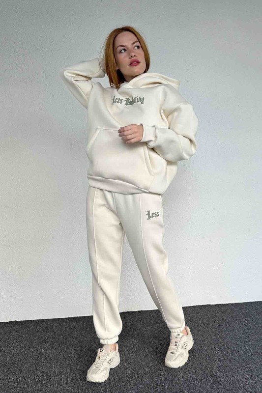 TKM-03643 Ekru Less Kabartma Yazı Baskılı Kapüşonlu Sweatshirt Jogger Üç İplik Şardonlu İkili Takım - 4
