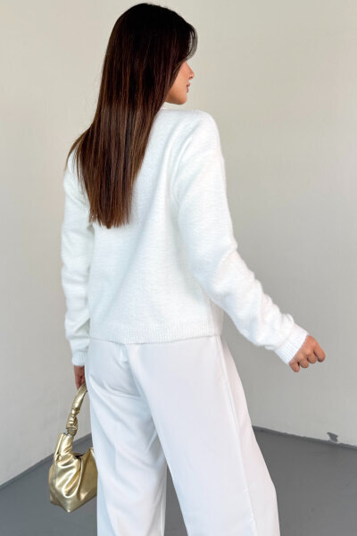 TRK-2018 Beyaz İnci Düğmeli Kürklü Hırka  - 3