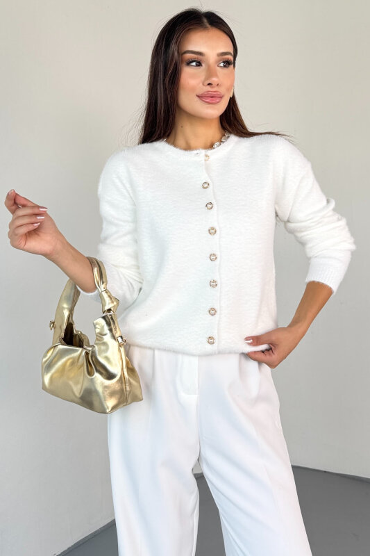 TRK-2018 Beyaz İnci Düğmeli Kürklü Hırka  - 1