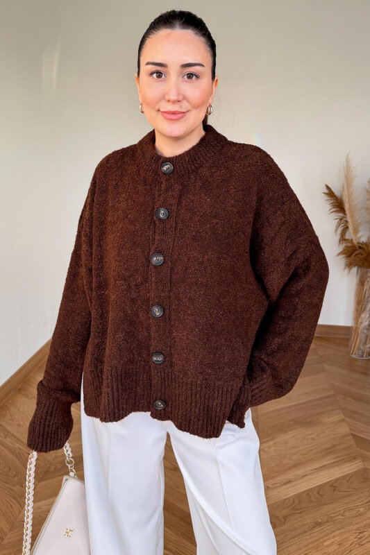 TRK-2085 Kahverengi Buklet Örme Büyük Düğmeli Hırka - 2
