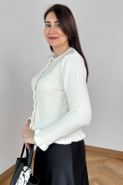 TRK-258383 Ekru Fırfırlı Sedef Düğmeli Triko Hırka - 3