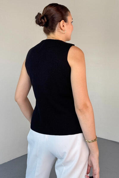 TRK-2613 Siyah Asimetrik Gold Düğme Detaylı Triko Yelek - 4