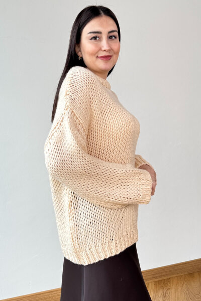 TRK-3817 Bej Kalın El Örgü Kumaş Bisiklet Yaka Oversize Kazak  - 3