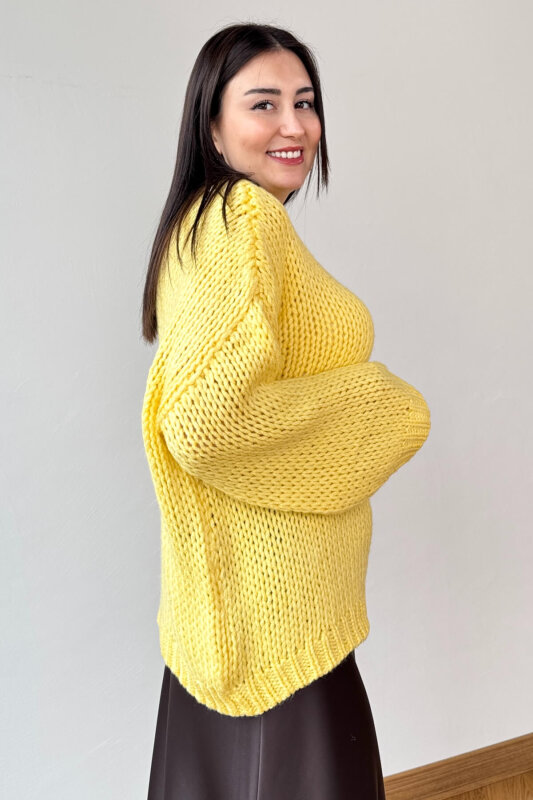 TRK-3817 Sarı Kalın El Örgü Kumaş Bisiklet Yaka Oversize Kazak - 4