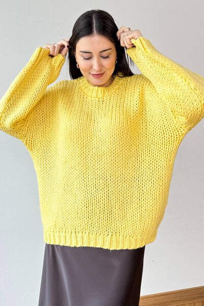 TRK-3817 Sarı Kalın El Örgü Kumaş Bisiklet Yaka Oversize Kazak - 2