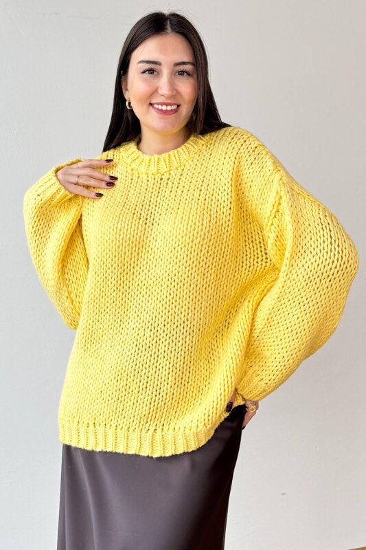 TRK-3817 Sarı Kalın El Örgü Kumaş Bisiklet Yaka Oversize Kazak - 1