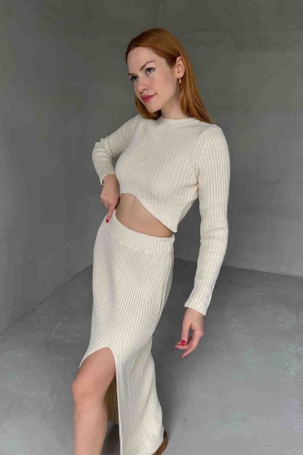 TRK-4151 Krem Bisiklet Yaka Bel Dekolte Detay Triko Bluz Yırtmaçlı Triko Etek İkili Takım - 1