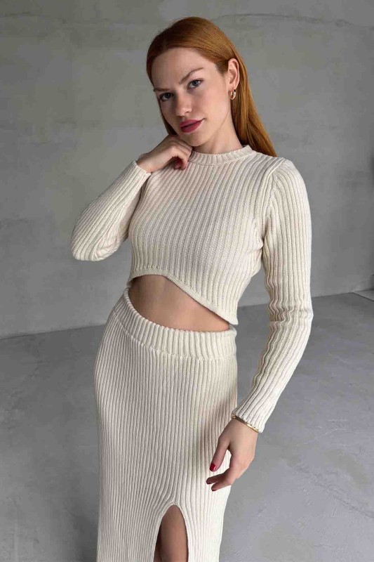 TRK-4151 Krem Bisiklet Yaka Bel Dekolte Detay Triko Bluz Yırtmaçlı Triko Etek İkili Takım - 3