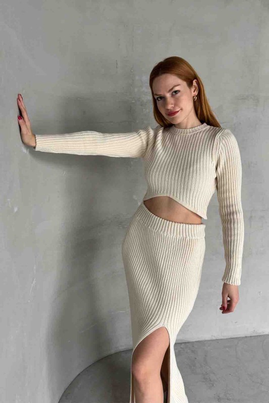 TRK-4151 Krem Bisiklet Yaka Bel Dekolte Detay Triko Bluz Yırtmaçlı Triko Etek İkili Takım - 5