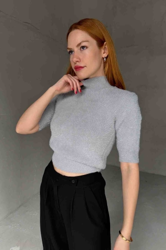 TRK-4233 Gri Dik Yaka Yarım Kol Yumoş Triko Bluz - 1