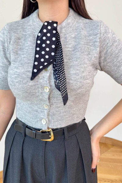 TRK-4540 Gri Fular Detaylı Sedef Düğmeli Kısa Kollu Hırka - 2