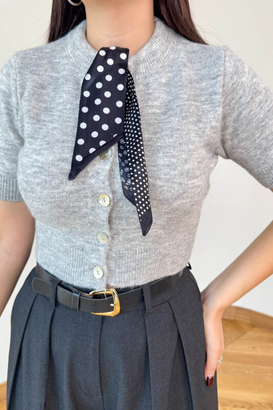 TRK-4540 Gri Fular Detaylı Sedef Düğmeli Kısa Kollu Hırka - 2