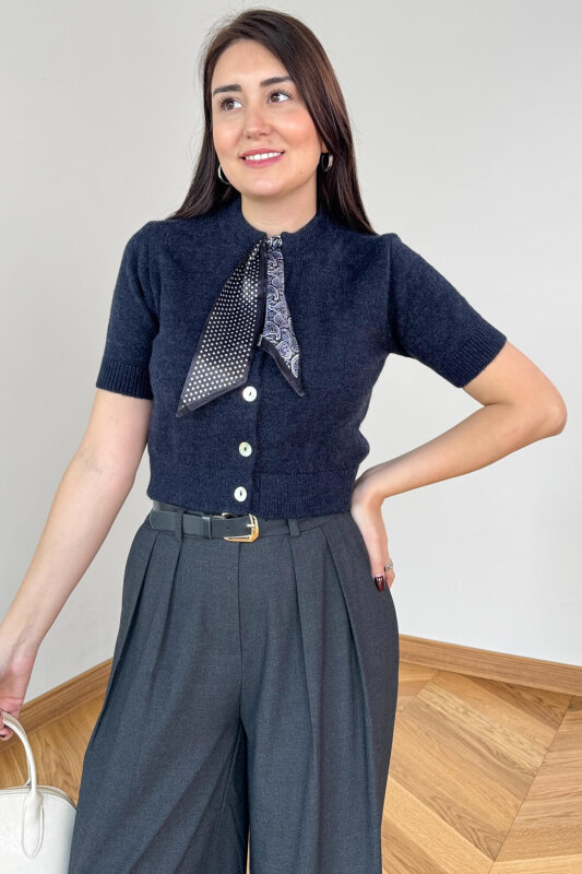 TRK-4540 Lacivert Fular Detaylı Sedef Düğmeli Kısa Kollu Hırka - 2