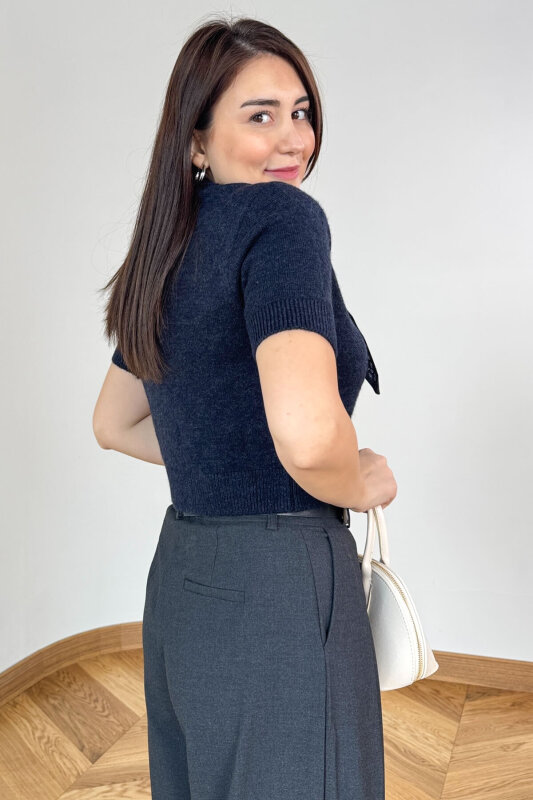 TRK-4540 Lacivert Fular Detaylı Sedef Düğmeli Kısa Kollu Hırka - 4